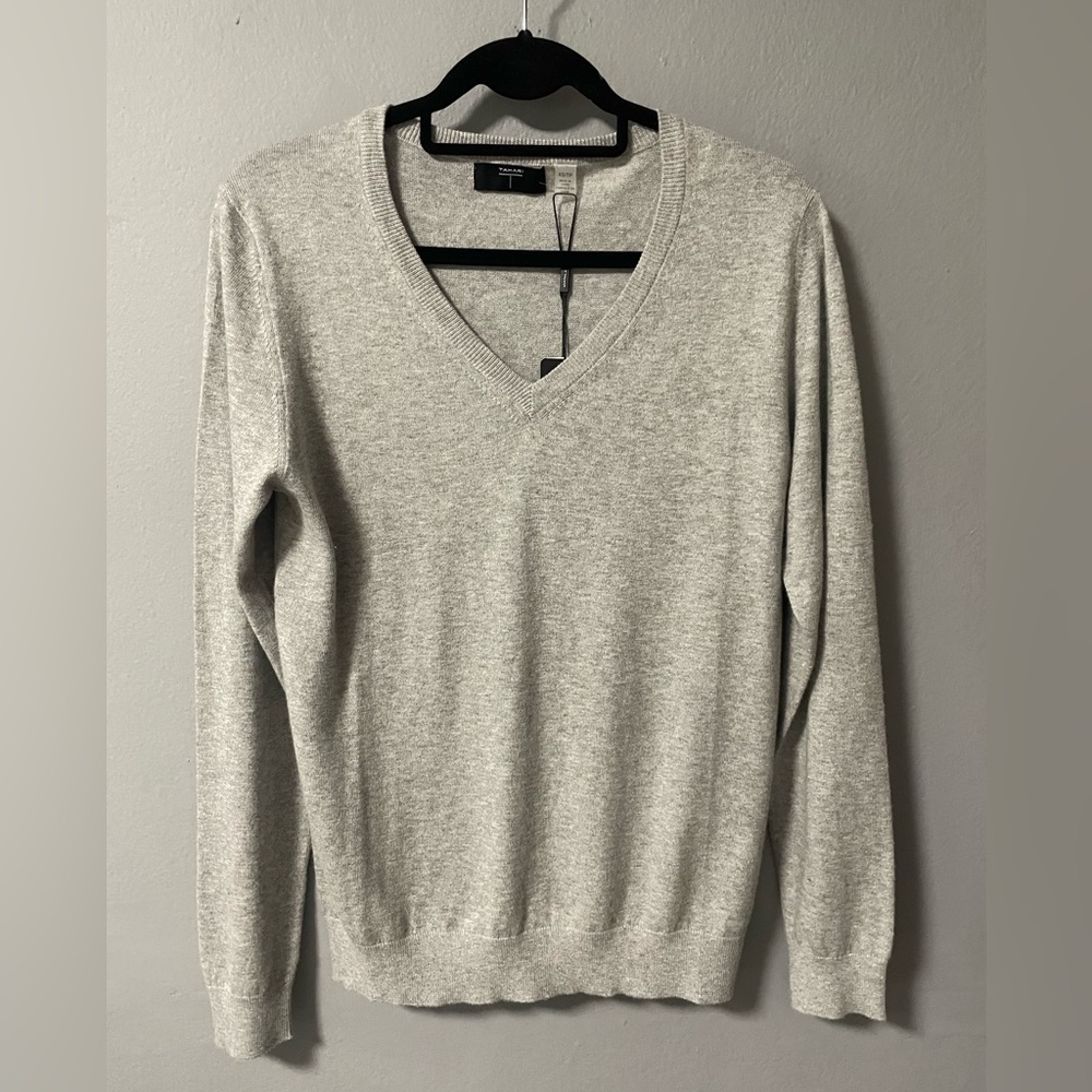NWT Tahari Cashmere Blend Gray Long Sleeve V-Neck Sweater. Size X-Small